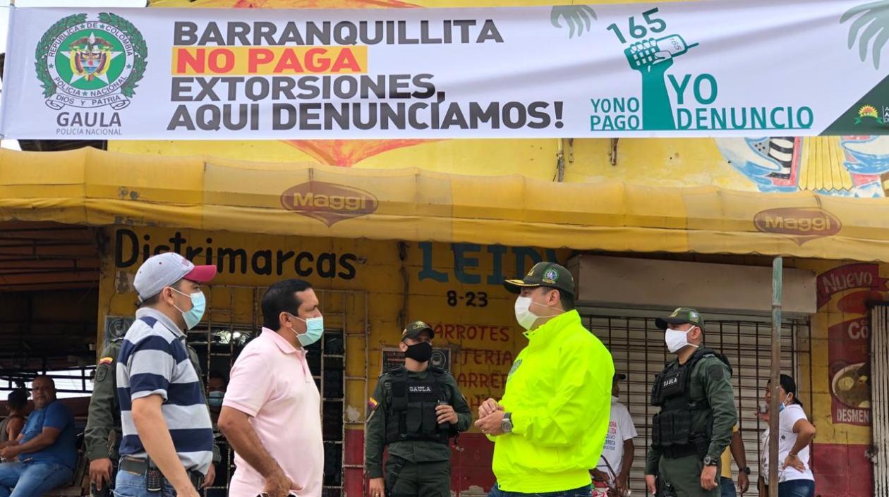 Unos de los pasacalles instalados en el sector de Barranquillita.