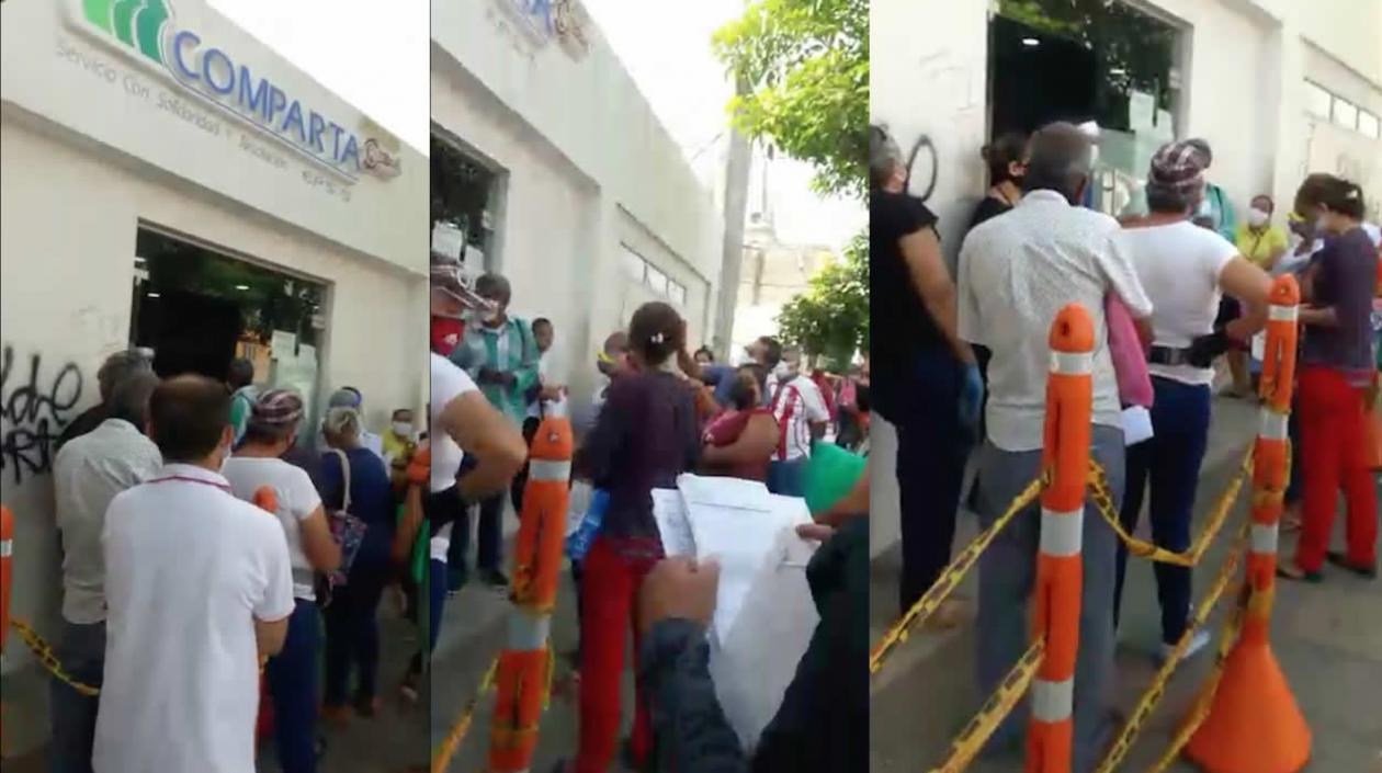 Aglomeración de usuarios frente a las instalaciones de Comparta EPS.