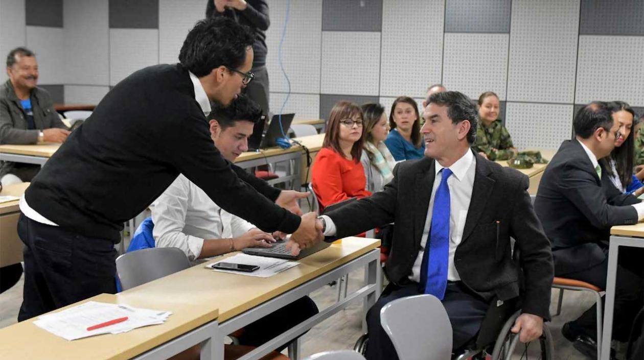 Consejero presidencial Jairo Clopatosfky en un evento antes de la pandemia.