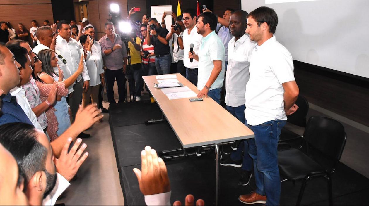 El Alcalde Jaime Pumarejo tomando posesión a los Ediles de las JAL.