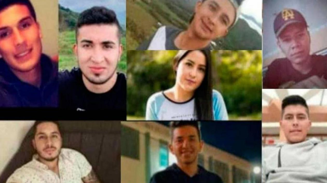 Los ocho jóvenes asesinados.