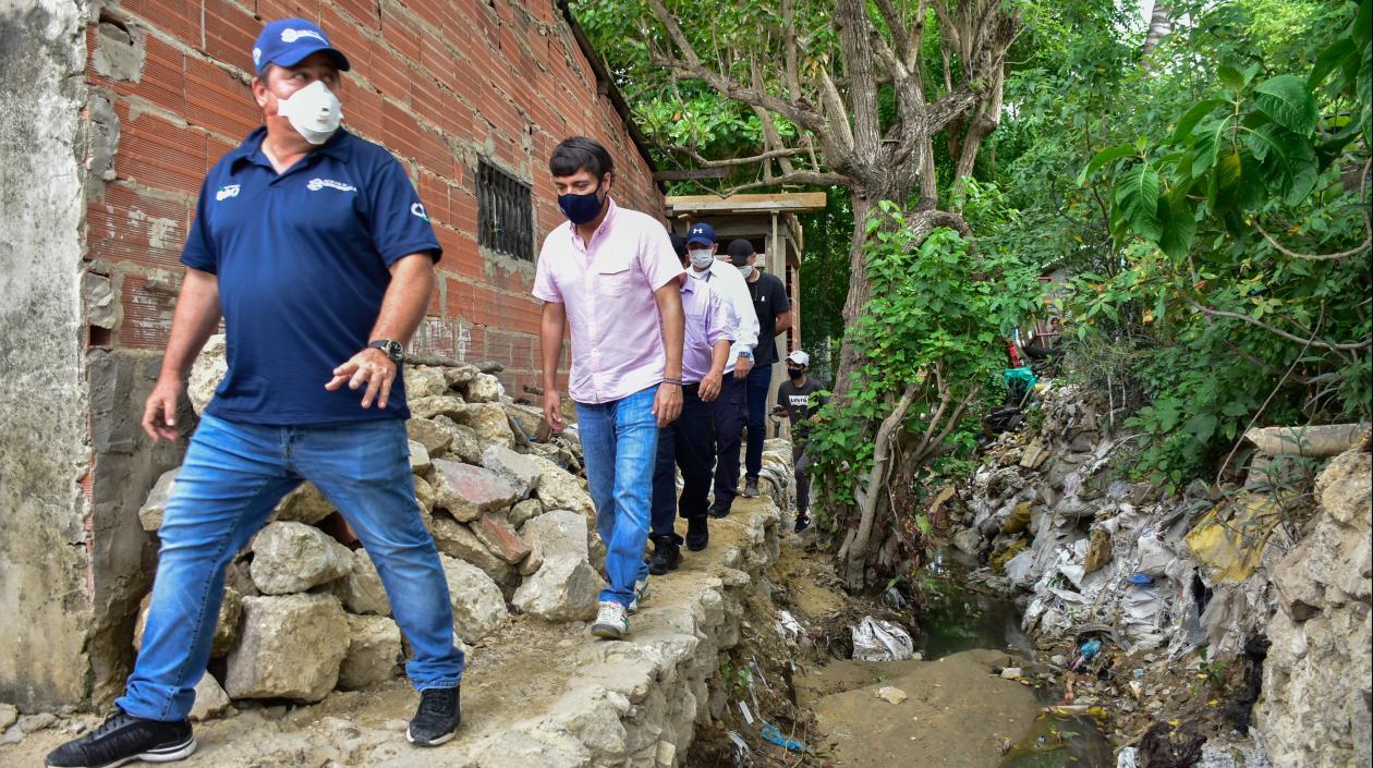 Alcalde Jaime Pumarejo en recorrido por el barrio Por Fin