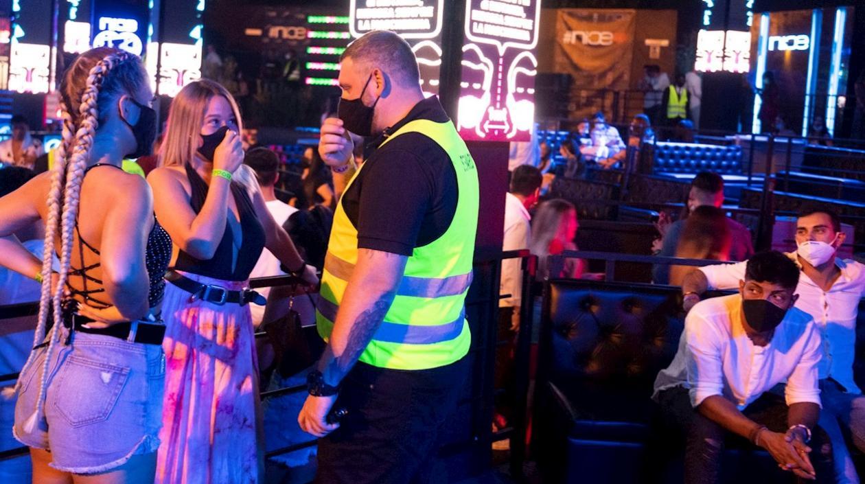 Operativos en las discotecas italianas.