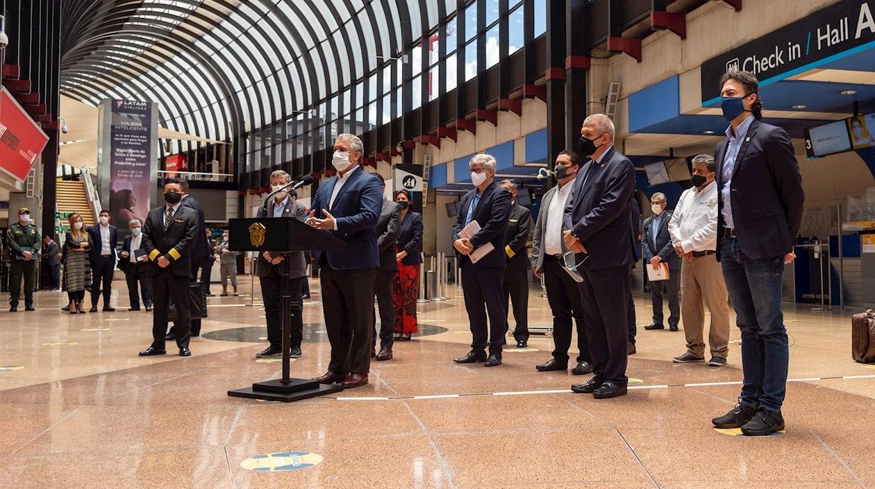 Presidente Duque en el aeropuerto José María Córdova.