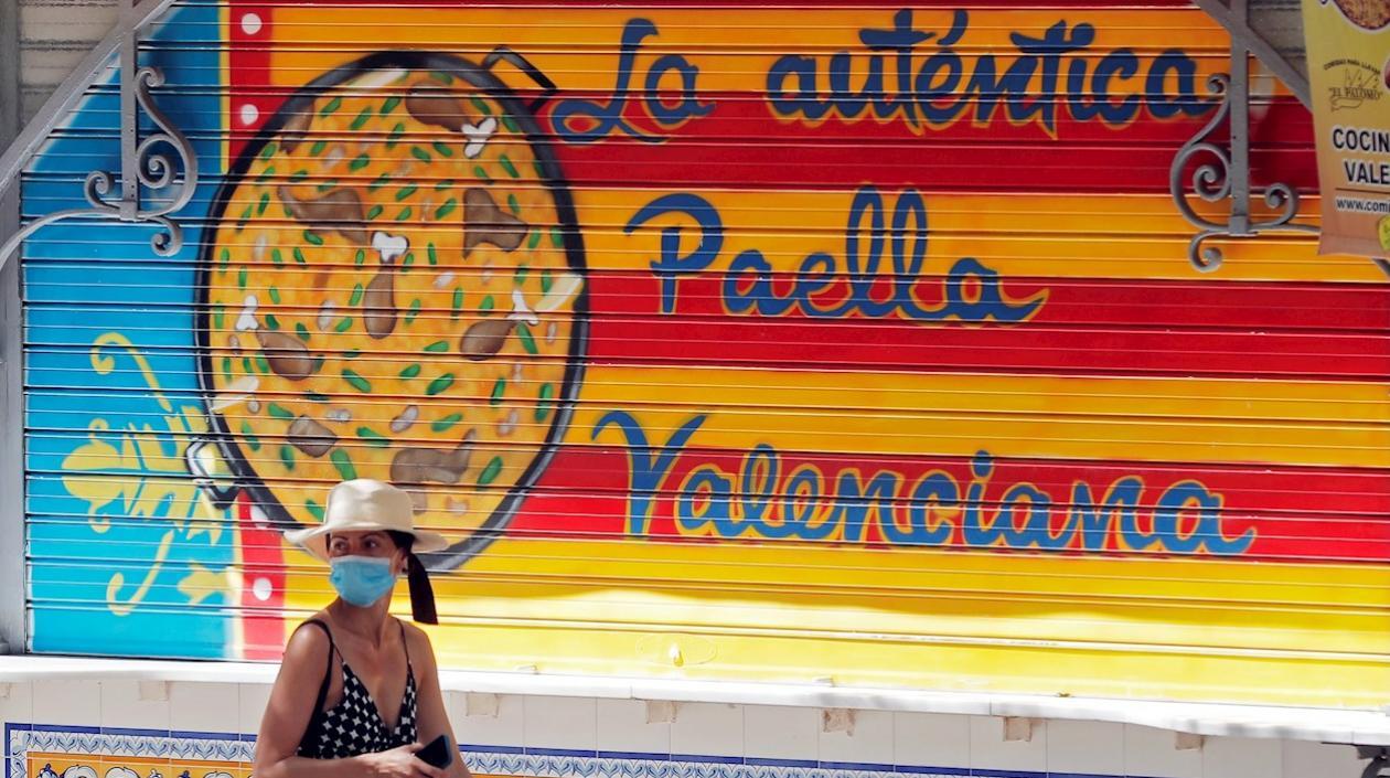 Autoridades siguen vigilando contagio de Covid-19 en España.