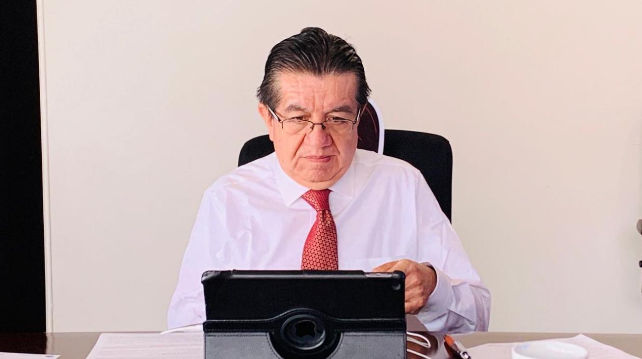 Fernando Ruíz, Ministro de Salud.