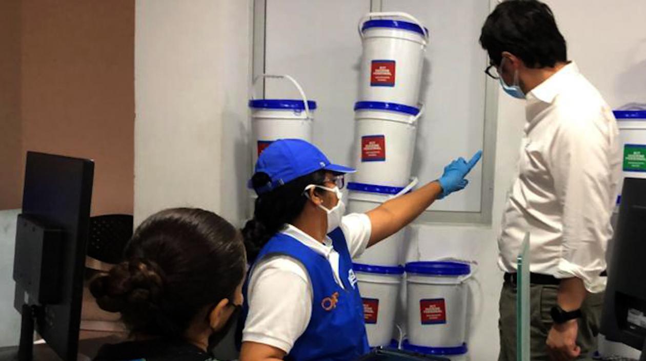 Secretario de Gobierno, Clemente Fajardo, visita el Centro de Migrantes.