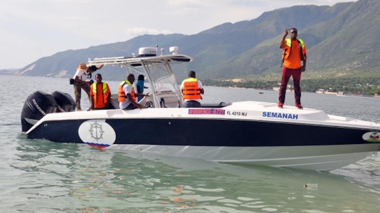 Miembros de la Protección Civil de Saint Louis du Nord han rescatado al menos 9 supervivientes.