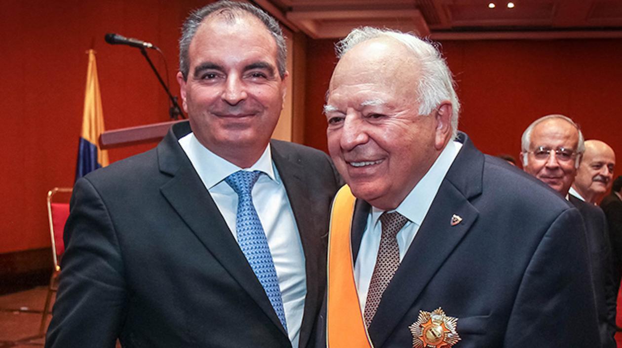 El exministro Aurelio Iragorri Valencia y su padre, el exsenador Jorge Aurelio Iragorri.