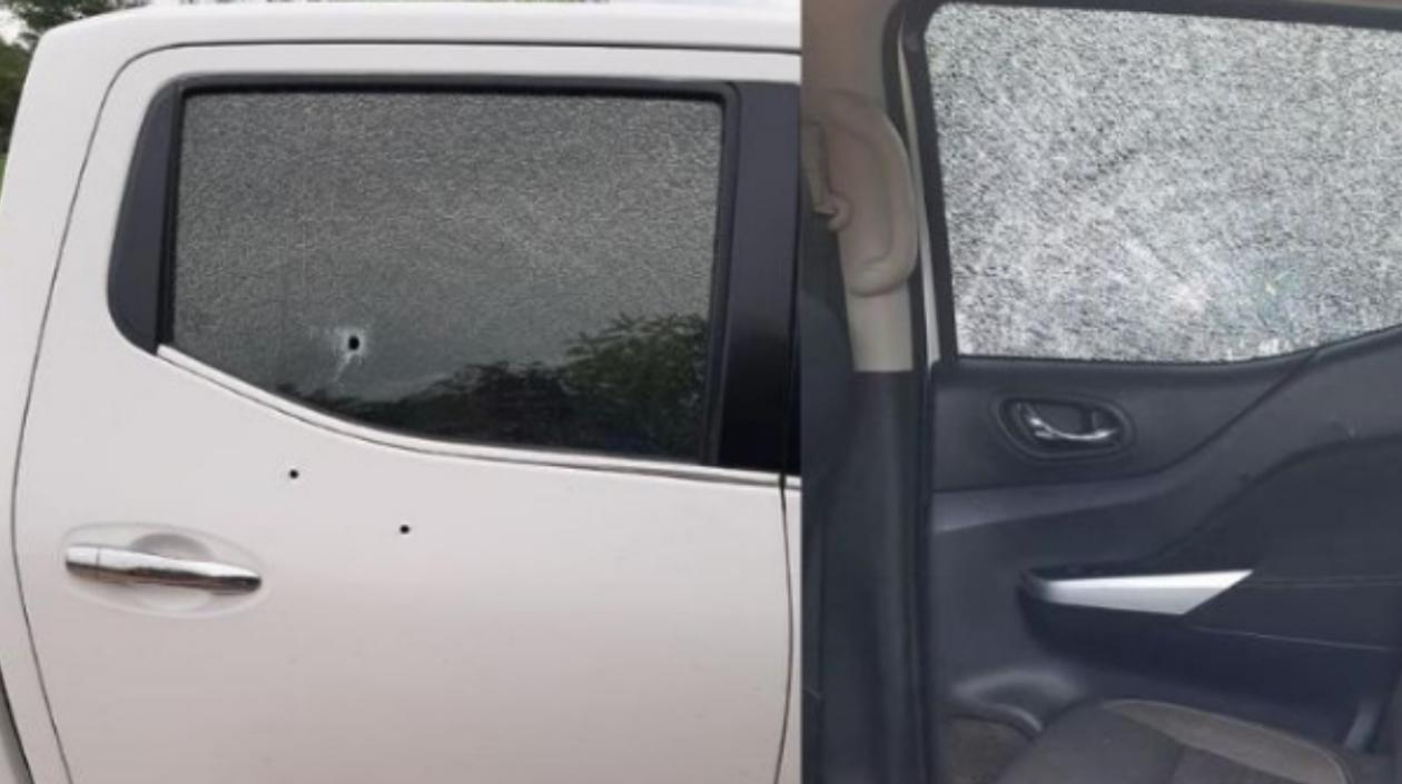 Así quedó la camioneta tras ser impactada por las balas.