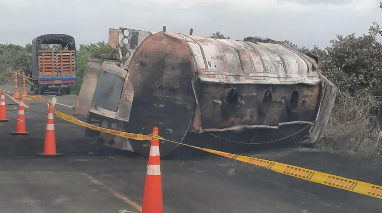 Así quedó el camión tras la conflagración.