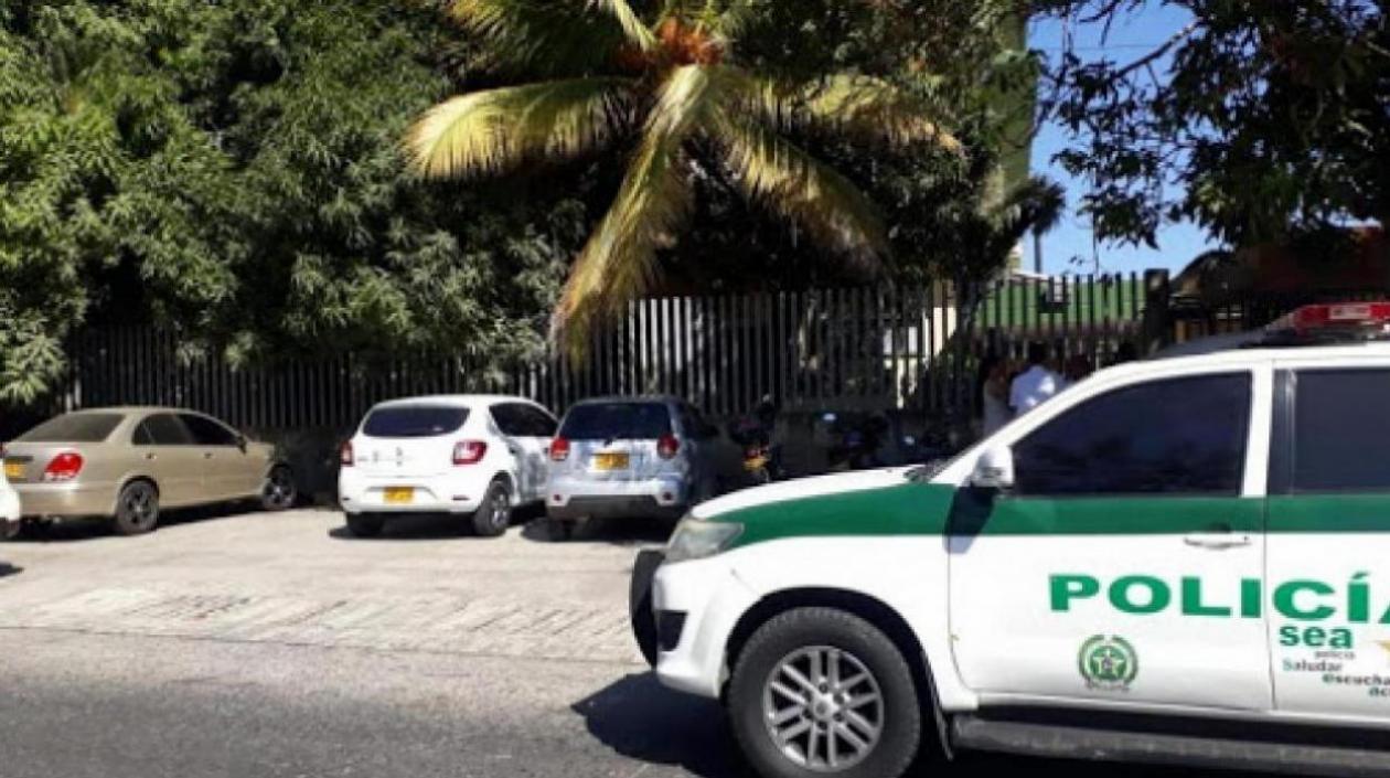 El cuerpo de la víctima fue llevado a Medicina Legal por la Policía. 