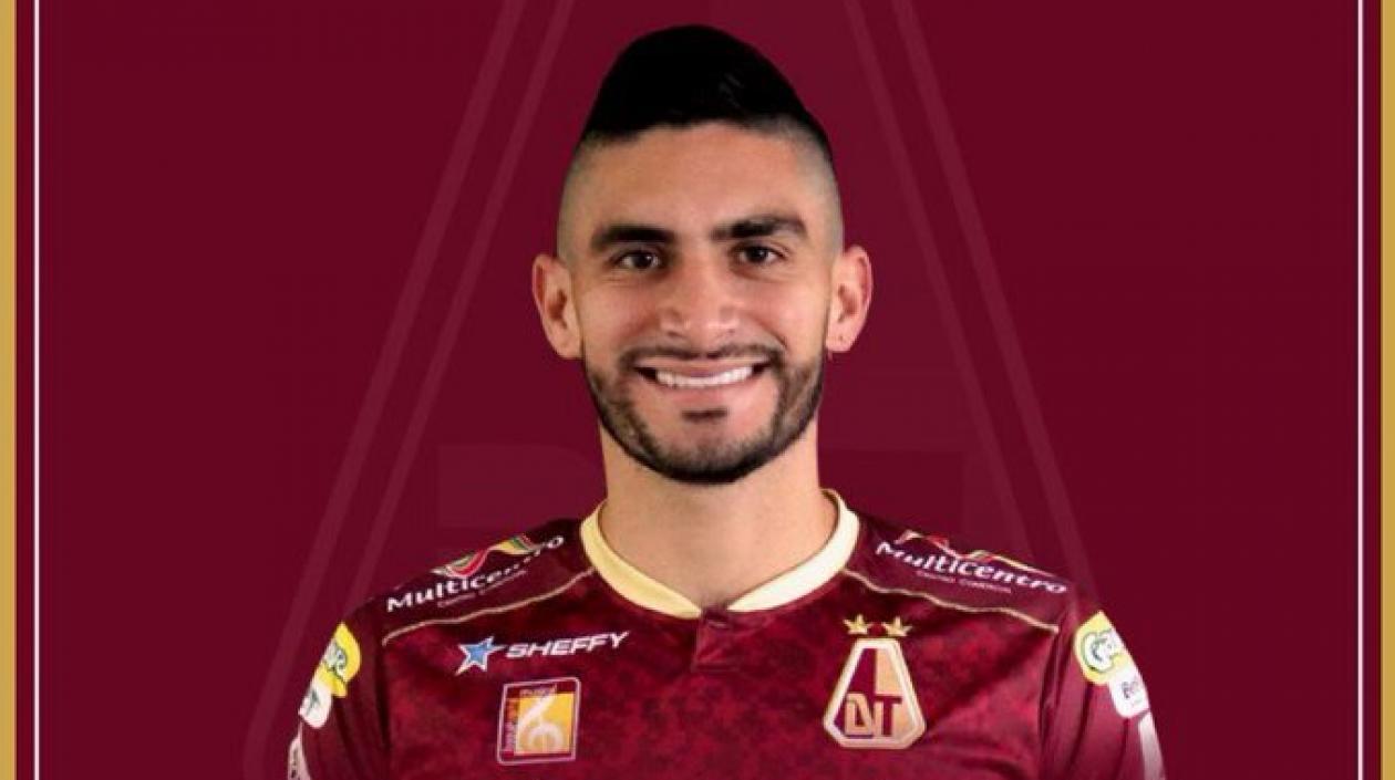 Guillermo Celis se vestirá de vino tinto y oro.