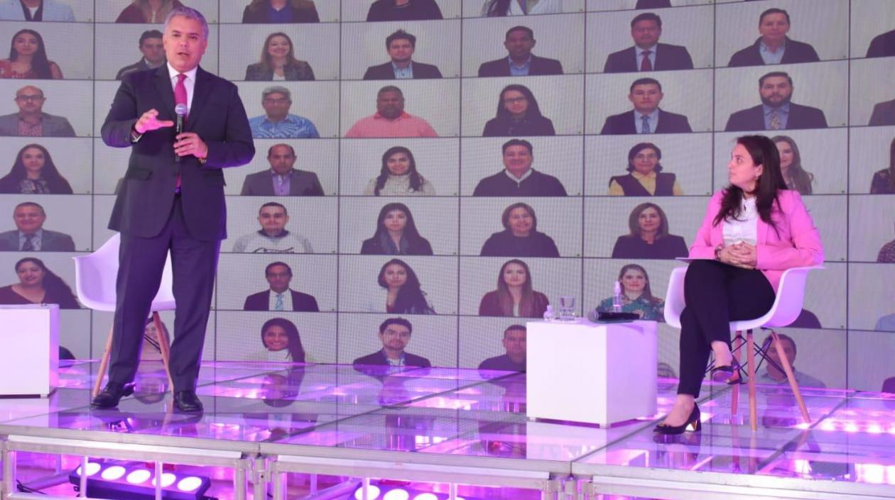 El Presidente Iván Duque y la ministra de las TIC, Karen Abudinen.