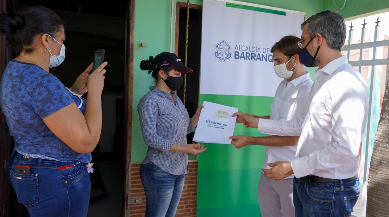 Entrega de títulos de propiedad.