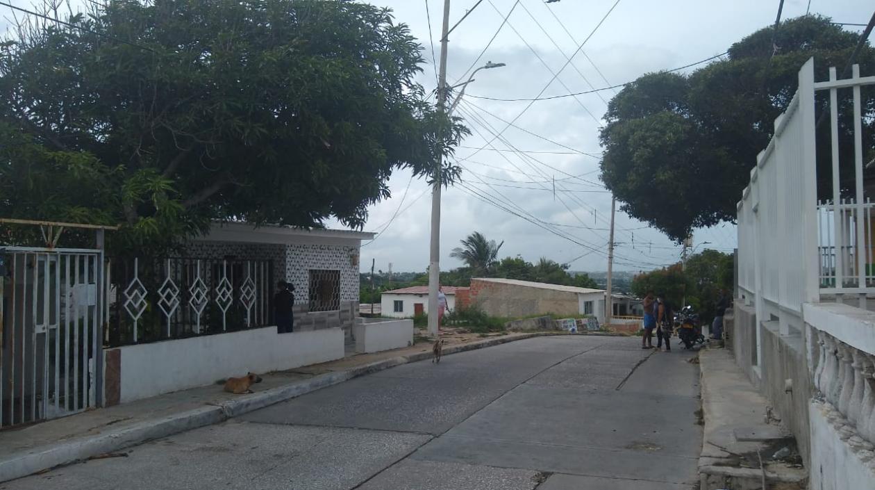 De este poste cayó la guaya que mató a la mujer. 