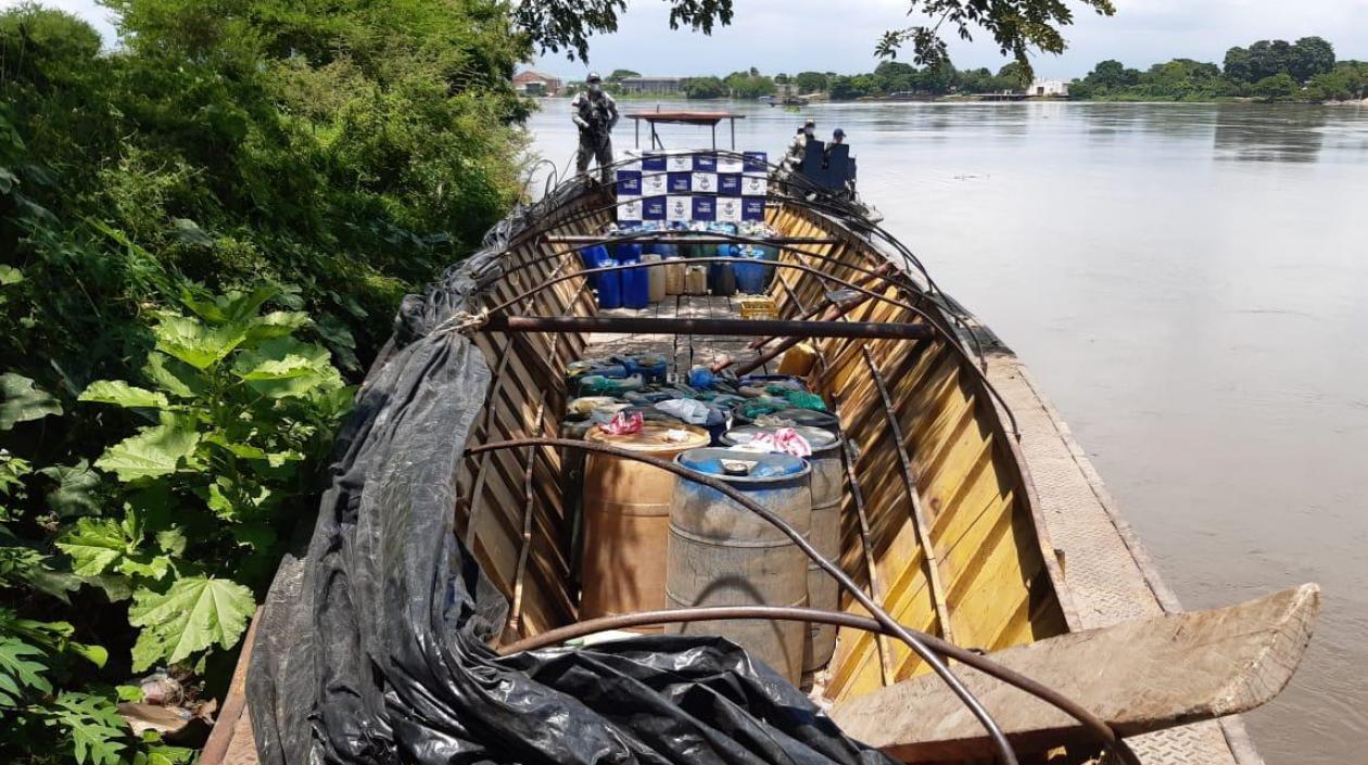 Gasolina incautada por la Armada en el río Magdalena.