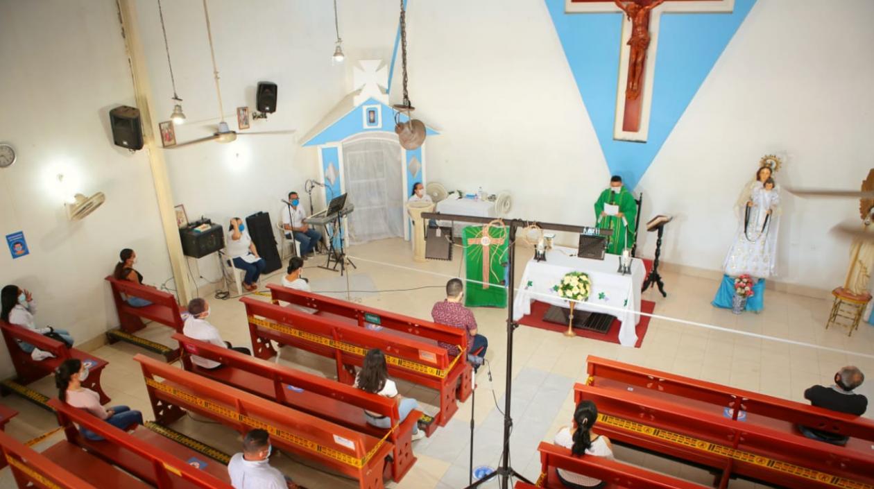 Una de las iglesias católica que reabrió sus puertas en Soledad. 