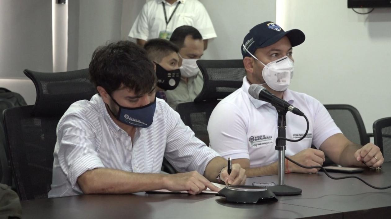 El Alcalde Jaime Pumarejo y el jefe de la oficina de Seguridad y Convivencia Nelson Patrón.