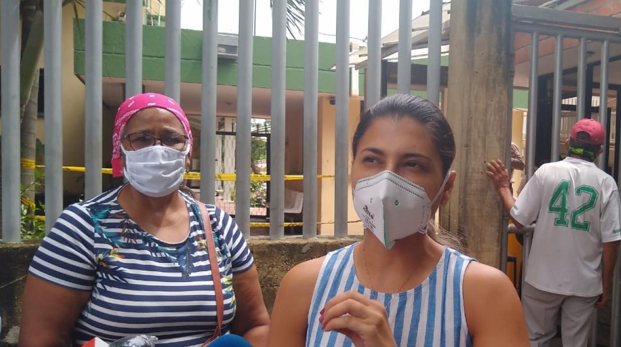 La empleada Carmen y la médico Dalila Peñaranda.