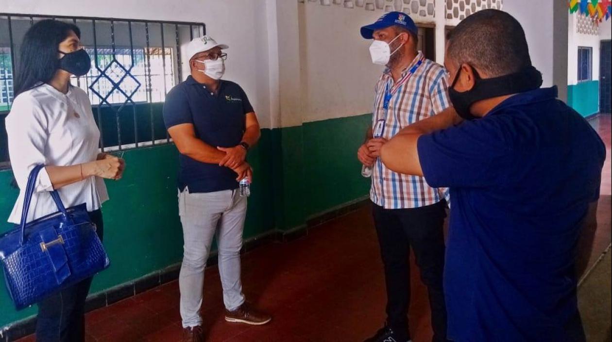 La directora territorial de la ESAP Sandra Plata Coronado, visitando los municipios.