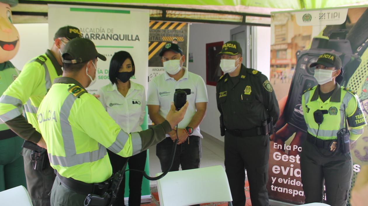 Entrega de las 150 cámaras corporales a la Policía para la seccional de Tránsito.
