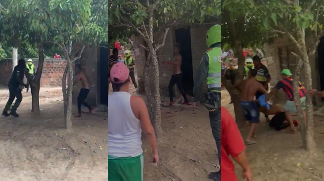 El agresor enfrentándose a los policías con el arma blanca en la mano.