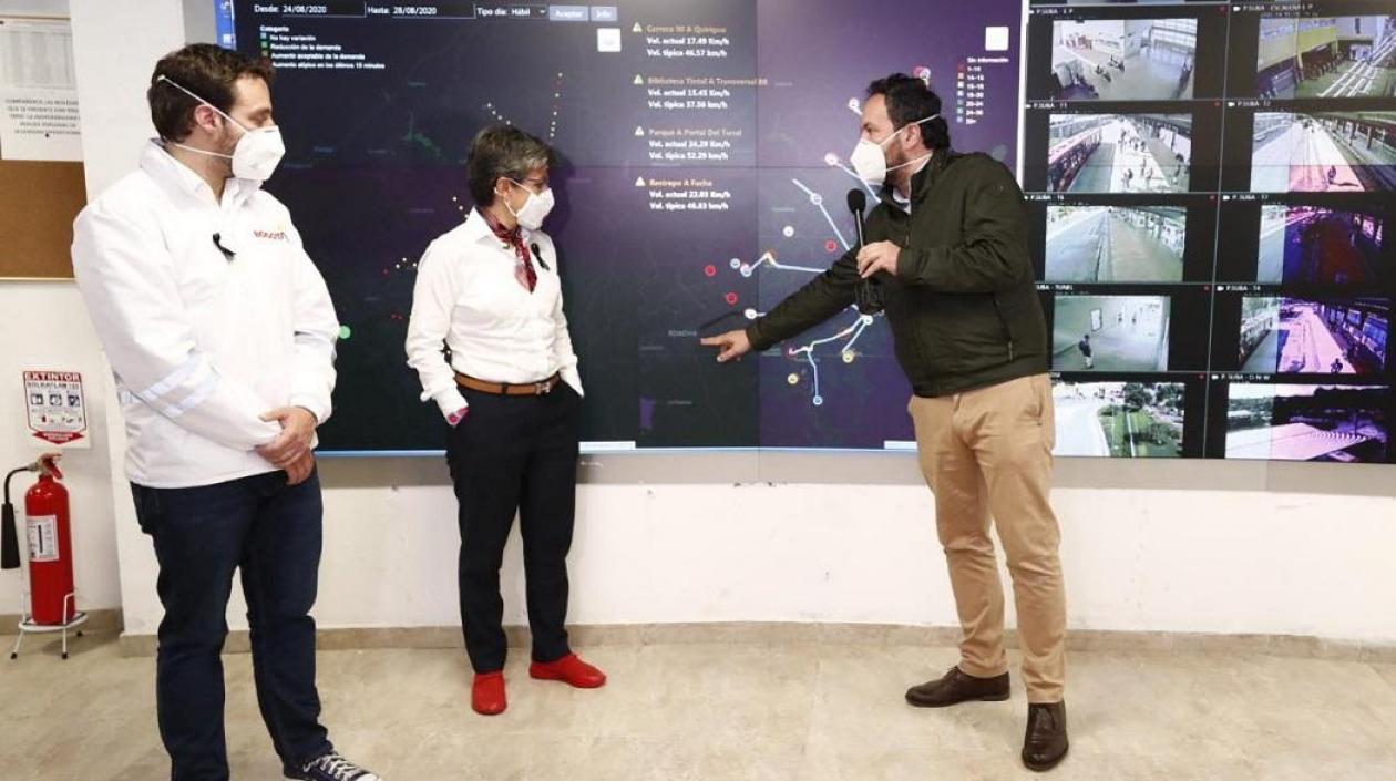 Luis Ernesto Gómez, secretario del Interior; alcaldesa Claudia López, y gerente de Transmilenio, Felipe Ramírez.