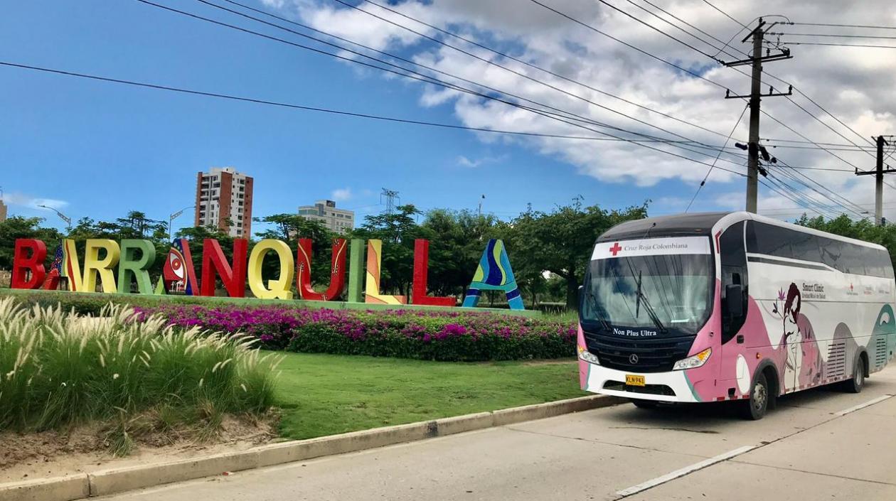 Unidad móvil de la Cruz Roja Colombiana en Barranquilla. 