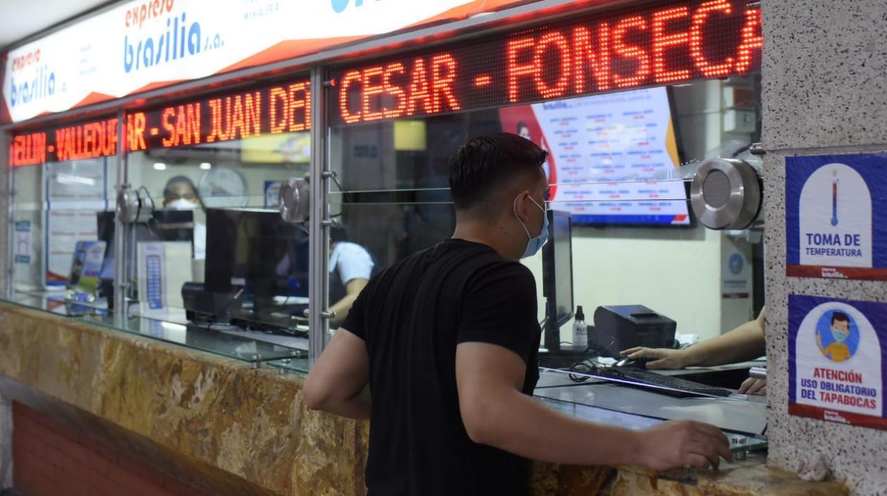 Movimiento de pasajeros en la Terminal Metropolitana de Transportes.