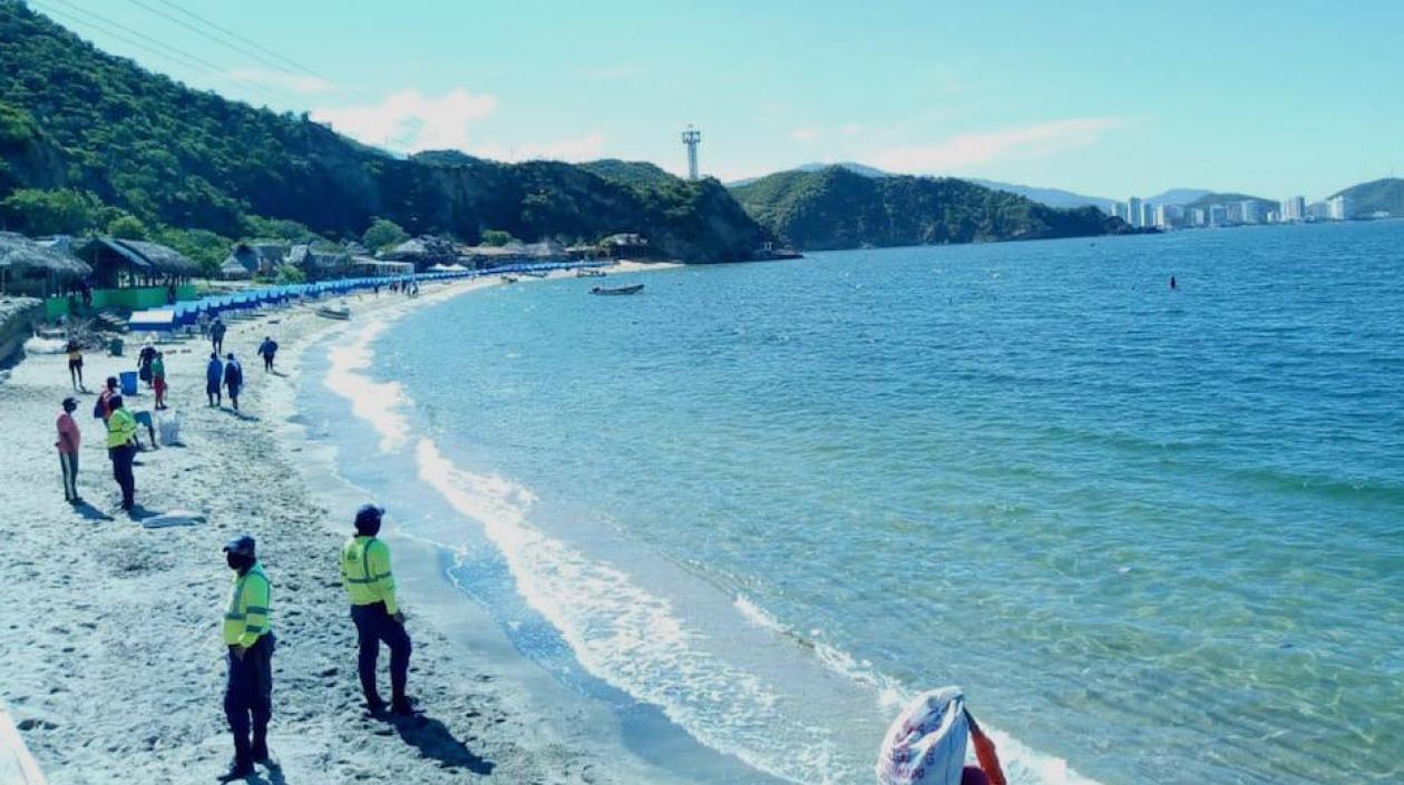 Autoridades alistando los procolos.