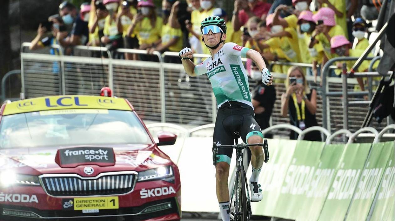  Lennard Kamna (Bora Hansgrohe) celebra en la meta.