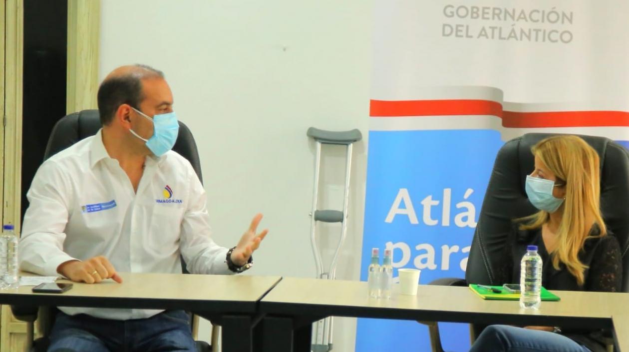 Director de Cormagdalena y Gobernadora del Atlántico, reunidos.