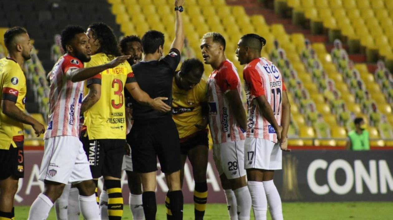 Teófilo Gutiérrez durante el duelo ante Barcelona.