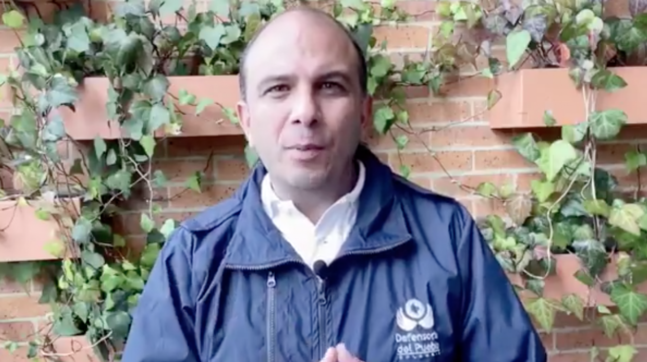 El Defensor del Pueblo, Carlos Camargo Assis.