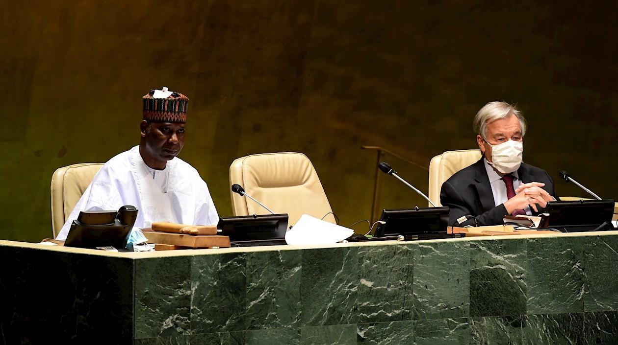 El secretario general de la ONU, António Guterres (derecha).