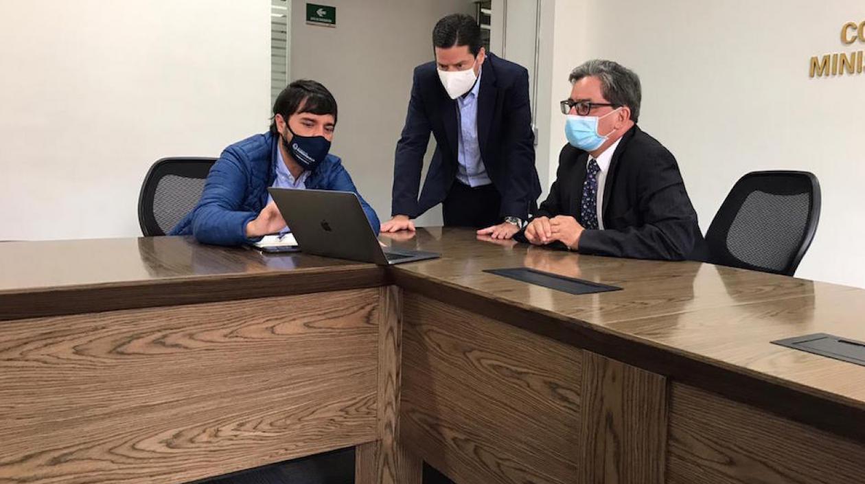 El Alcalde Jaime Pumarejo, el Ministro de Hacienda Alberto Carrasquilla y el Senador Mauricio Gómez.