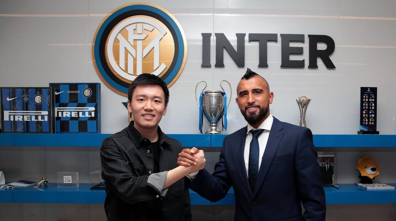 Arturo Vidal tras firmar su contrato con el Inter. 