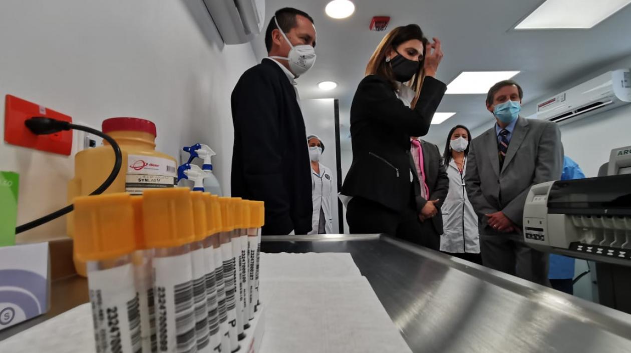 Ministra de Transporte habilitó el laboratorio.