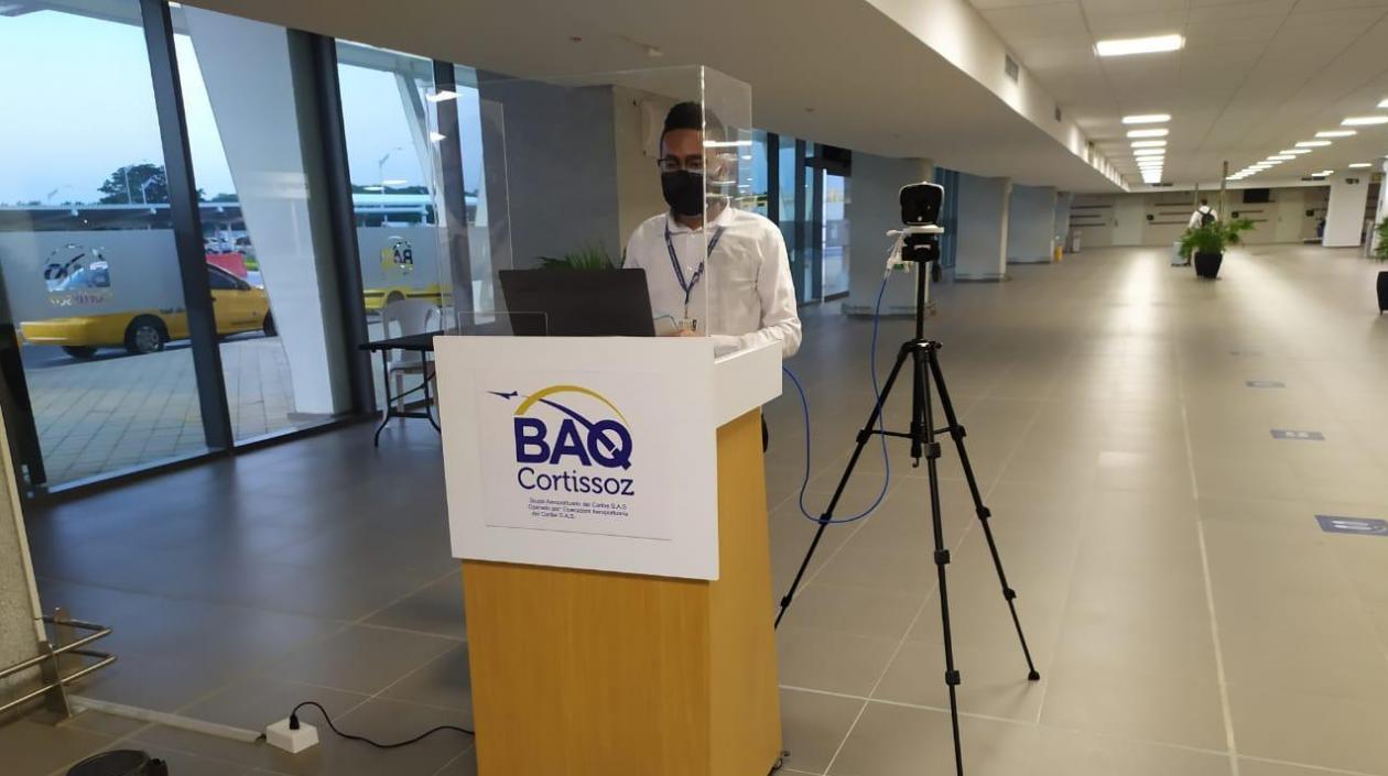 Protocolo de bioseguridad en el aeropuerto.