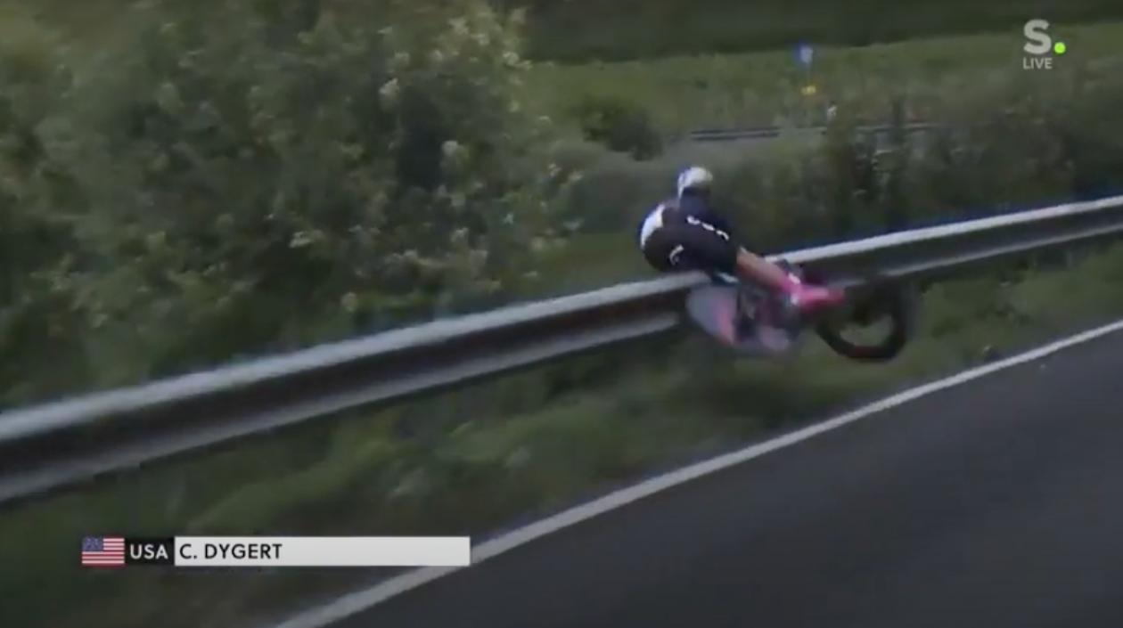 Momento en cae por el barranco hloe Dygert (EEUU) campeona defensora.