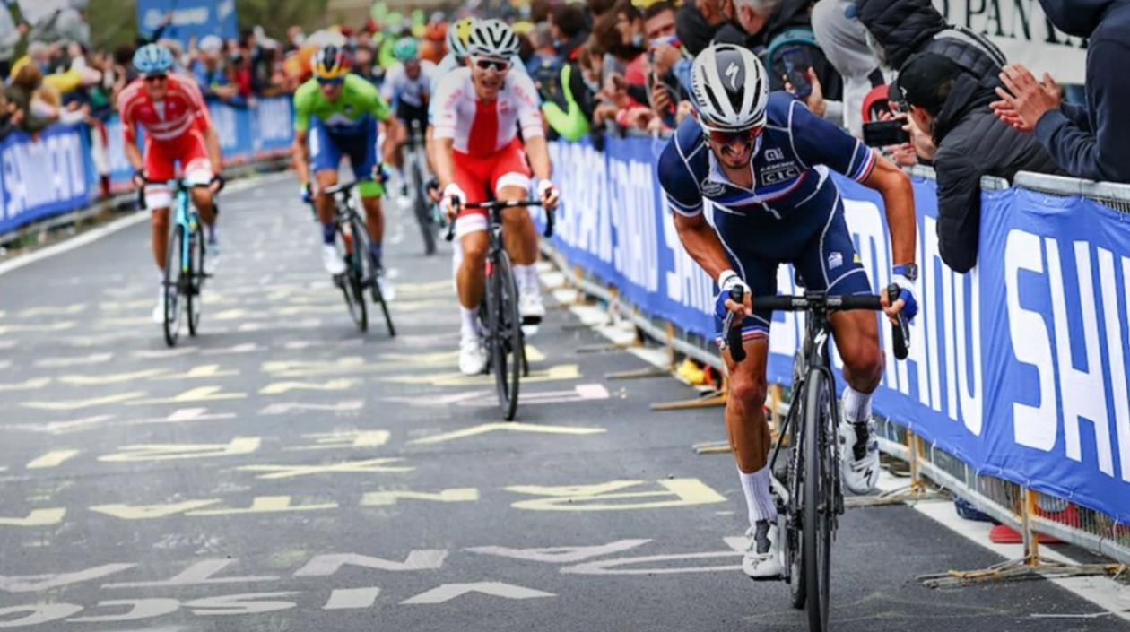 Momento del ataque definitivo de Julian Alaphilippe.