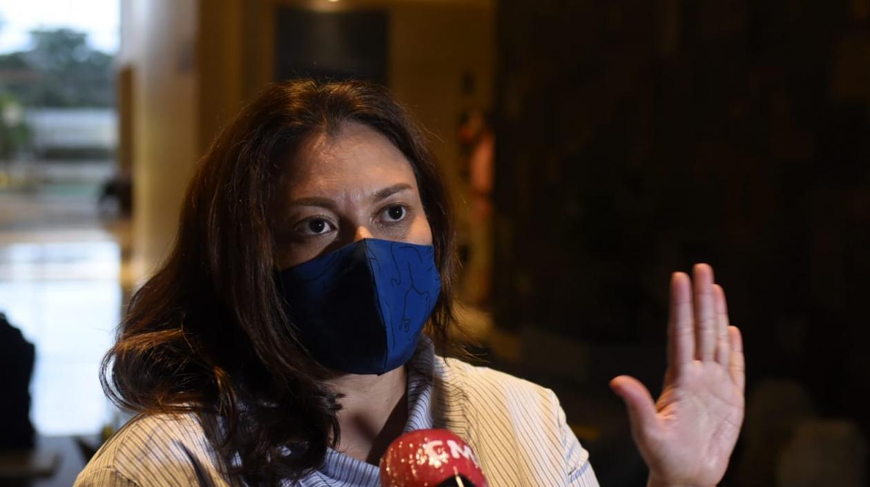 Natasha Avendaño, Superintendente de Servicios.