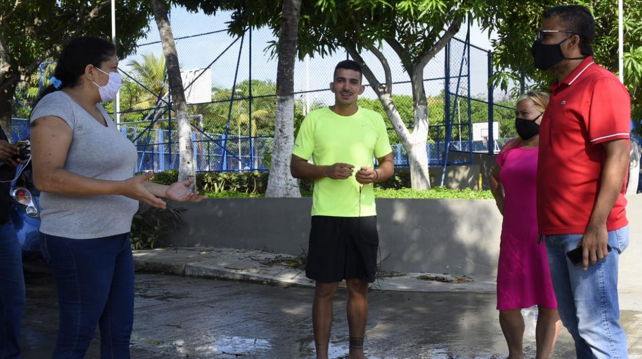 La comunidad advirtió del cobro del transporte de las láminas que llegaron para ayudarlos.
