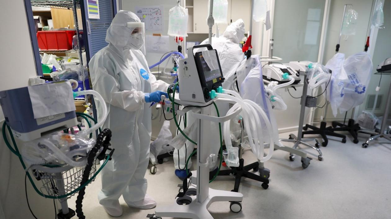 Base de datos de la OMS es diferente a la de la Universidad Johns Hopkins en Estados Unidos.