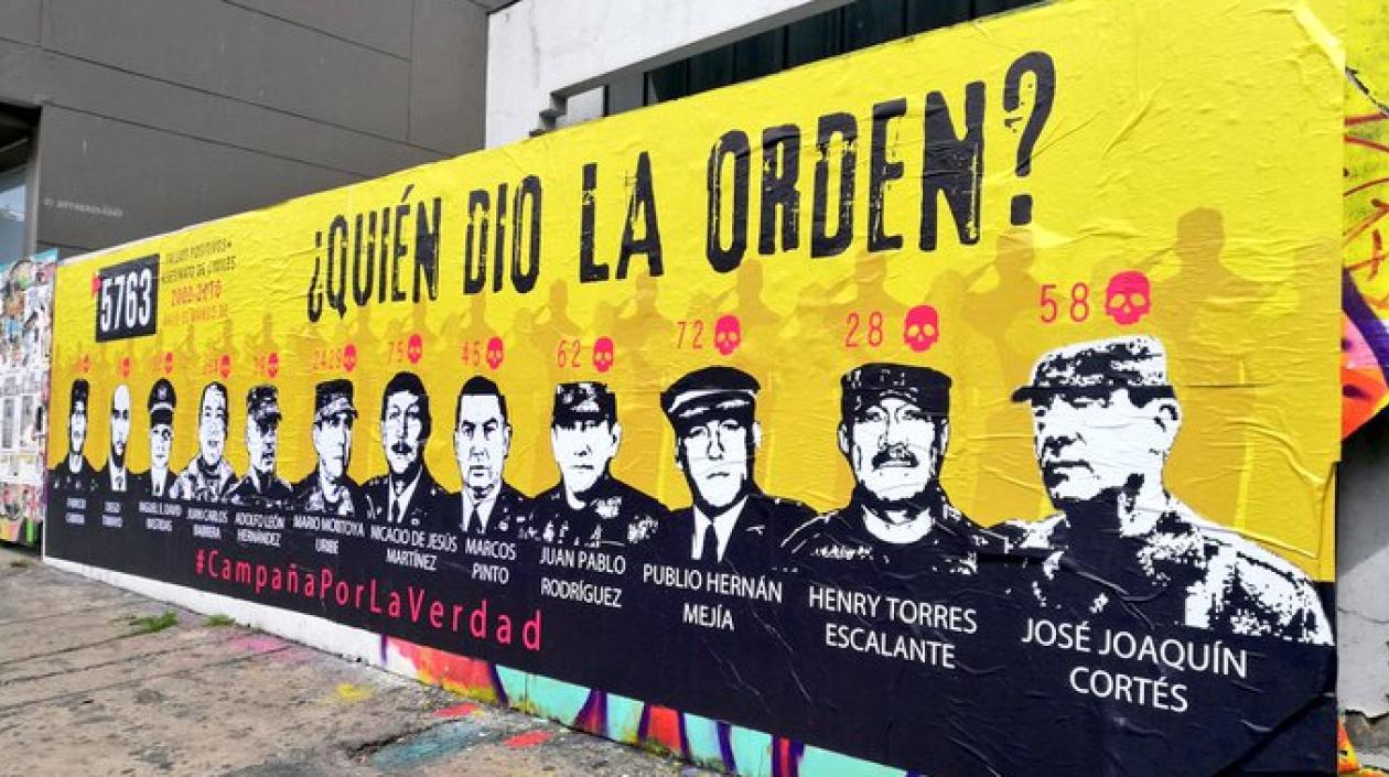 Mural con las caras de militares implicados en falsos positivos.