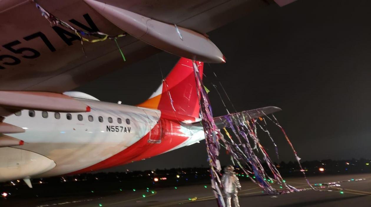 Avión de Avianca muestra la magnitud del globo