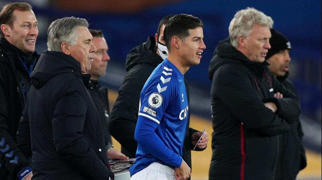 Momento del ingreso de James Rodríguez al partido. 