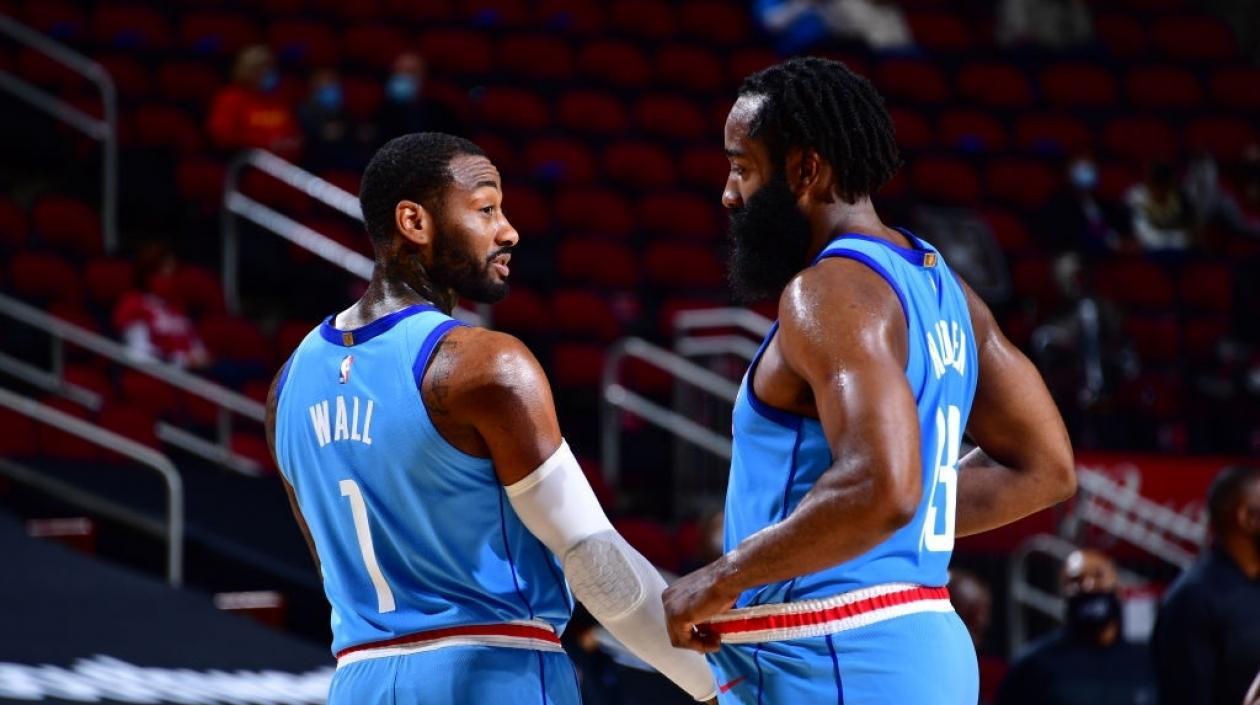 El base John Wall y el escolta James Harden.