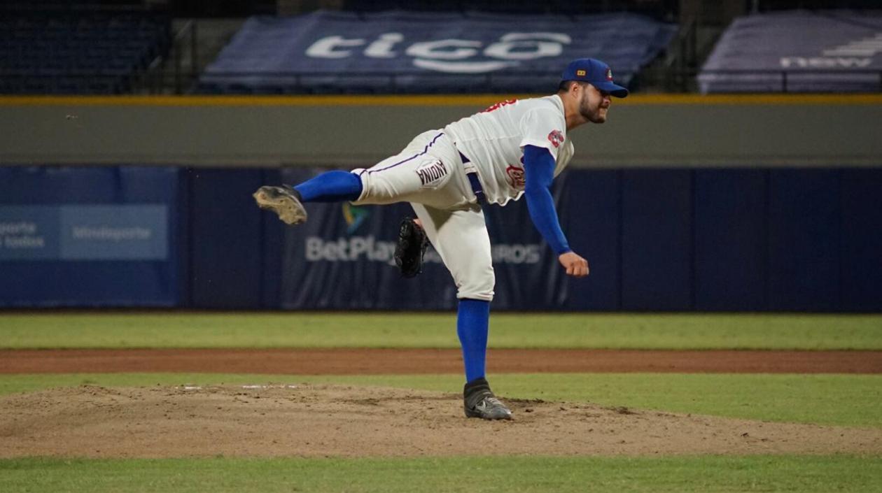 Julio Vivas, lanzador ganador. 